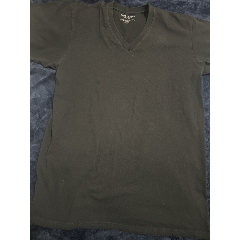 MEN'S Foot Locker Athletic Fit Short Sleeve -Size Large- V-Neck T-Shirt